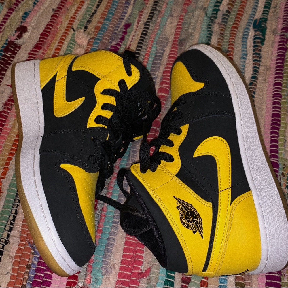 Jordan 1 Retro “New Love”